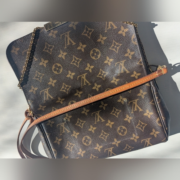 Louis Vuitton PM Favorite Monogram Shoulder Bag - Picture 11 of 16